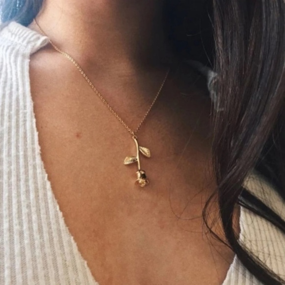 3/$30 💛 Rose Flower Pendant Necklace